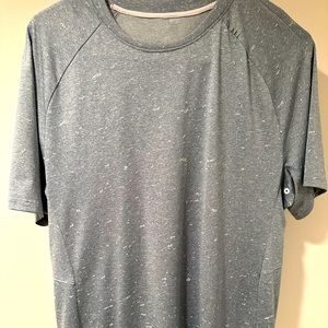 Lululemon Men's T-shirt, light blue, Size Large
